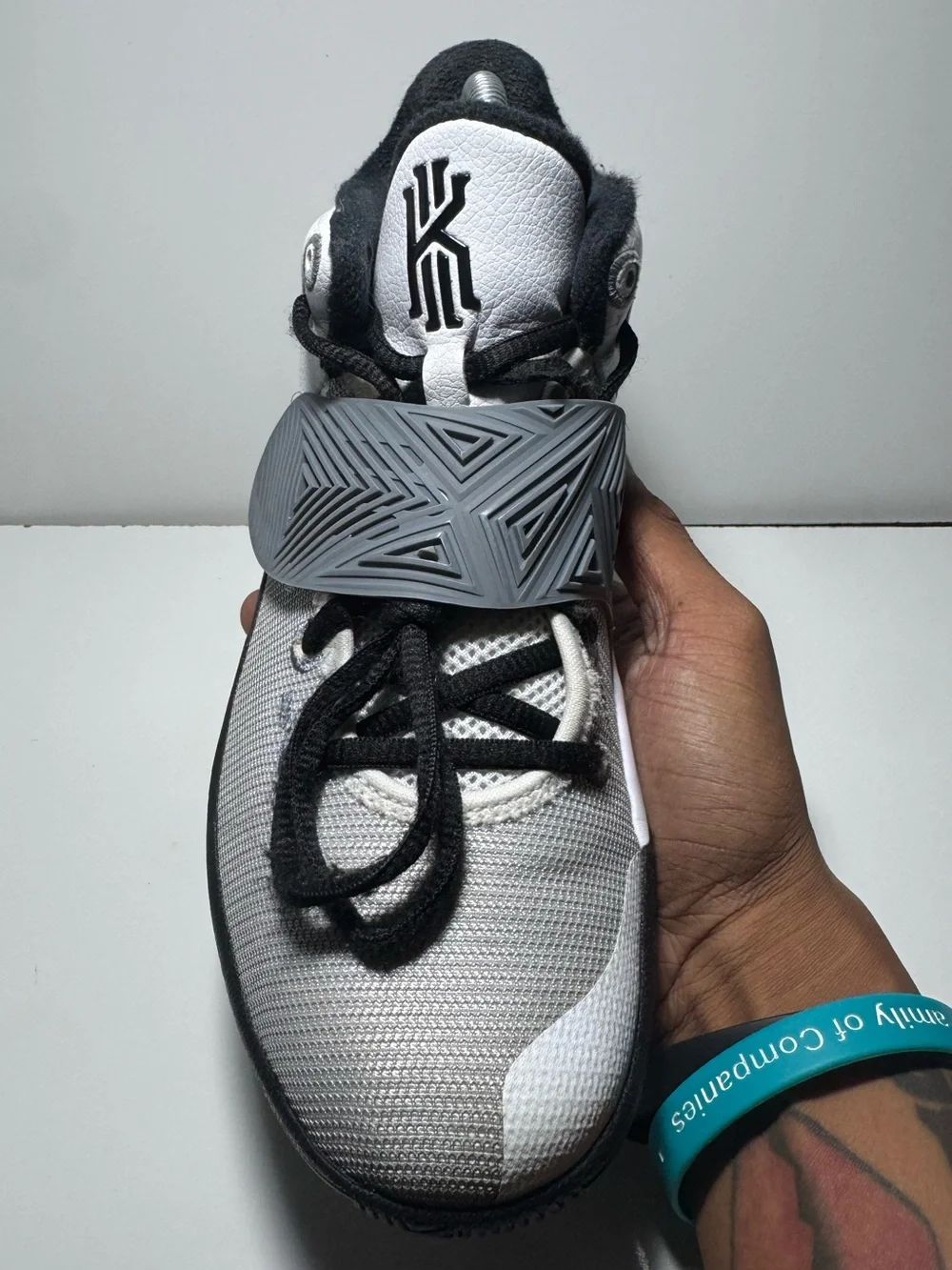 Nike Kyrie Flytrap 3 “White Cool Grey” Men’s Size 7.5